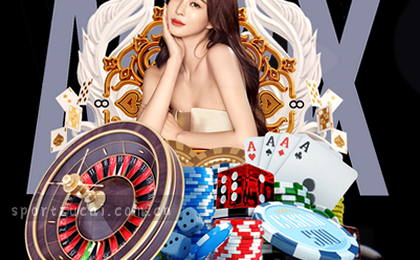 图表上三条数据曲线在第三季度交叉,红色突然跃升超蓝色。